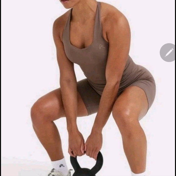 Oner Active Tops - Oner Timeless Square Neck Mid Tank Top Cool Brown Medium Euc Built In Bra